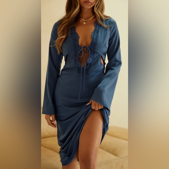 MIDNIGHT SKIES LONG SLEEVE MAXI DRESS - Picture 3 of 6